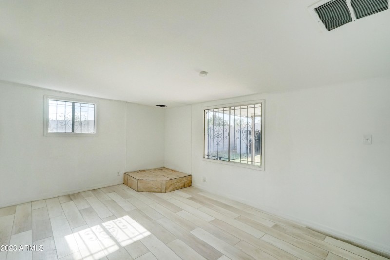 2148 W Hazelwood-12