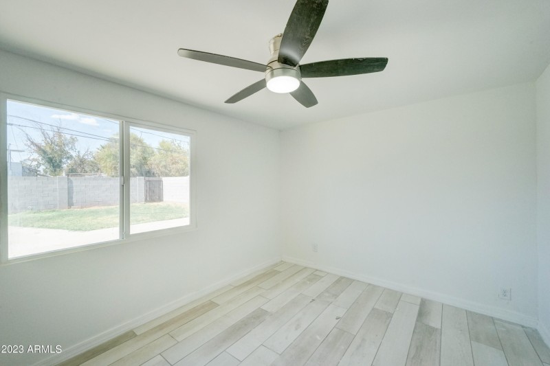 2148 W Hazelwood-13