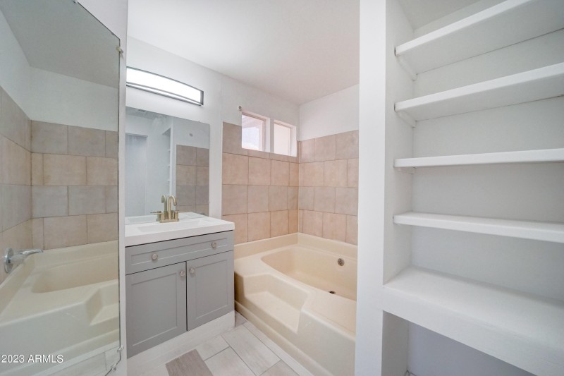 2148 W Hazelwood-16