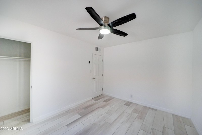 2148 W Hazelwood-19