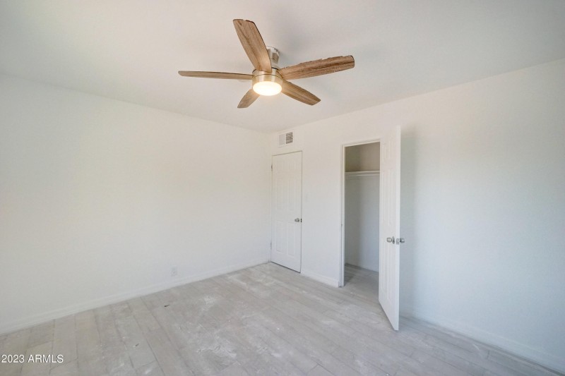 2148 W Hazelwood-21