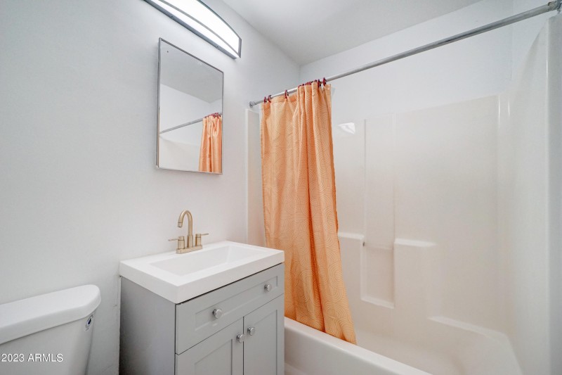 2148 W Hazelwood-22