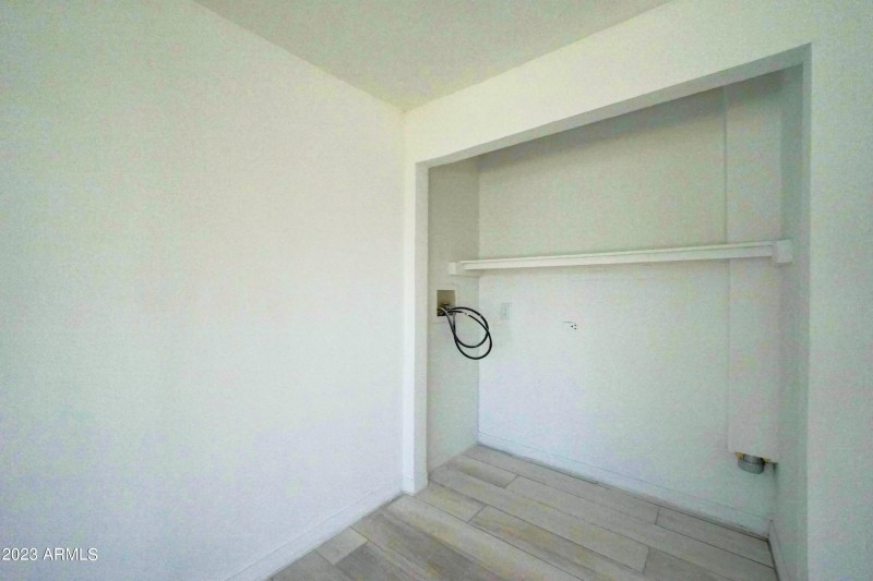 2148 W Hazelwood-23