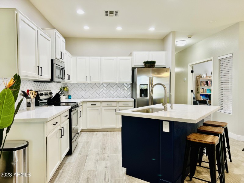 56AAF885-6D08-476B-8E8C-EBEB86E46D0E