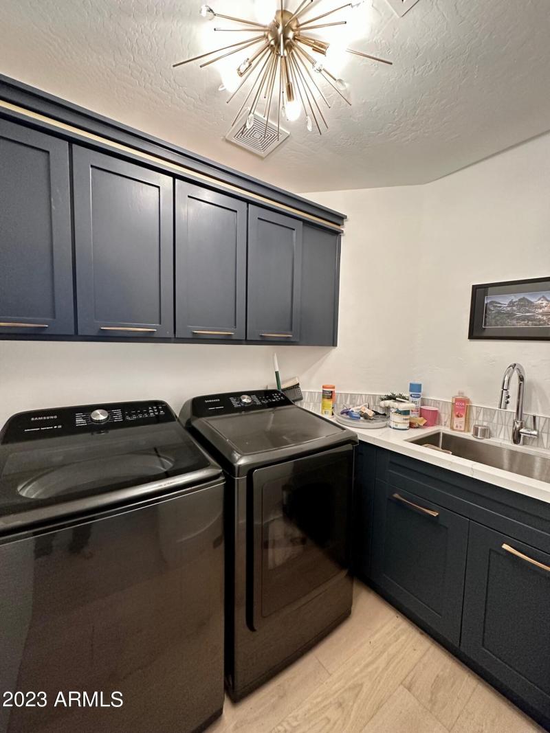 Lauardry room With Sink