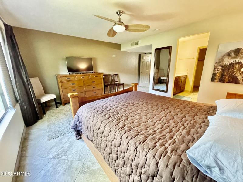 D6E5EB2B-3503-402C-973E-CDC6AE571514