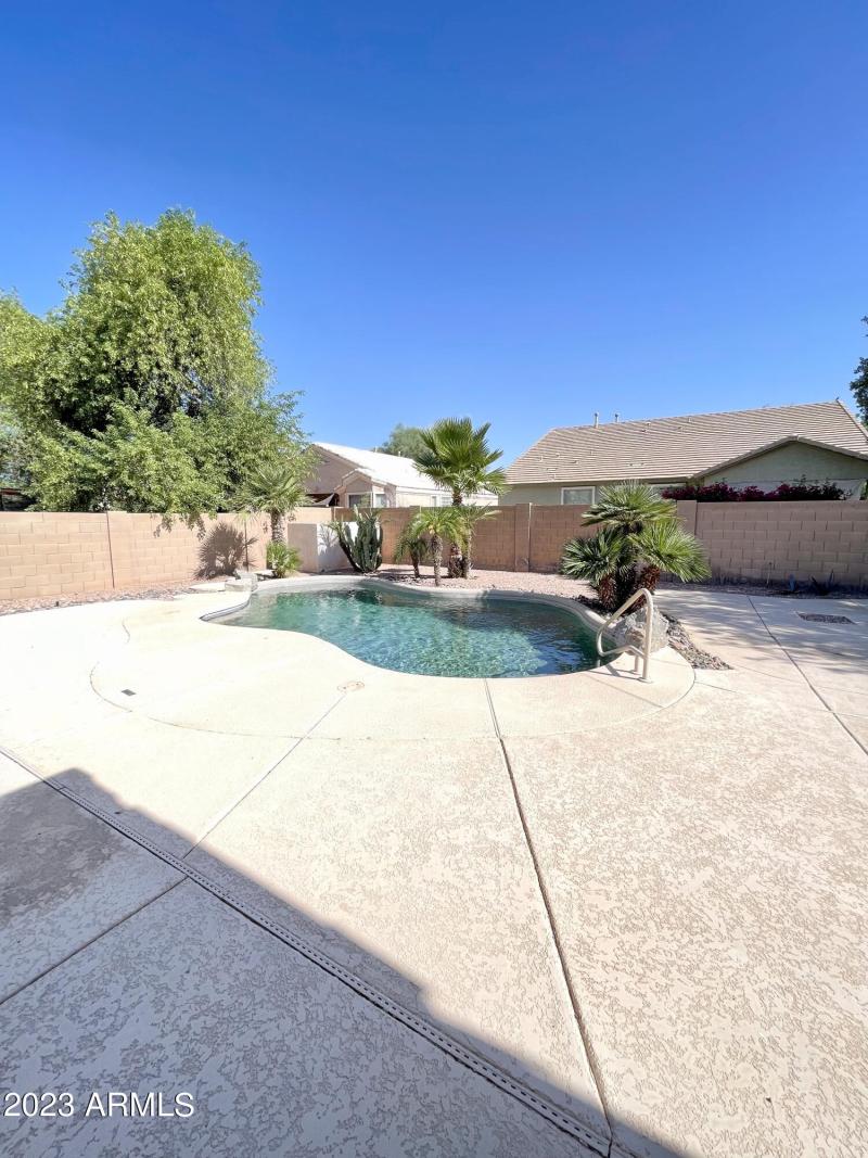 FD714E29-72F9-4A3B-BDA9-95989E05D68B