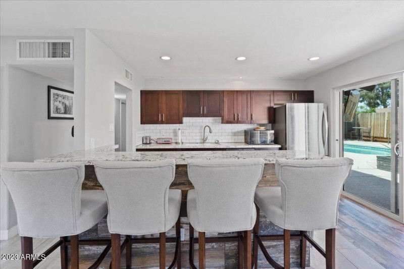Kitchen with Breakfast Bar