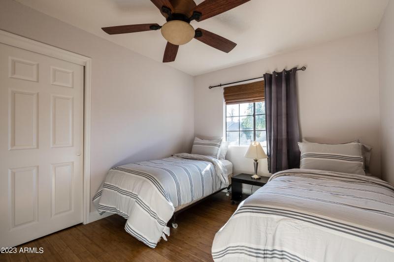 015_Sandra Guest Room w Twin Beds