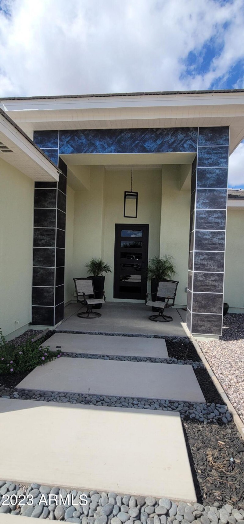 2906 Acacia porch