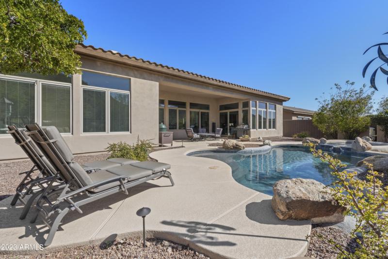 048_Exterior Poolside