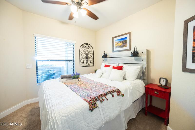 queen bedroom with walk in closet
