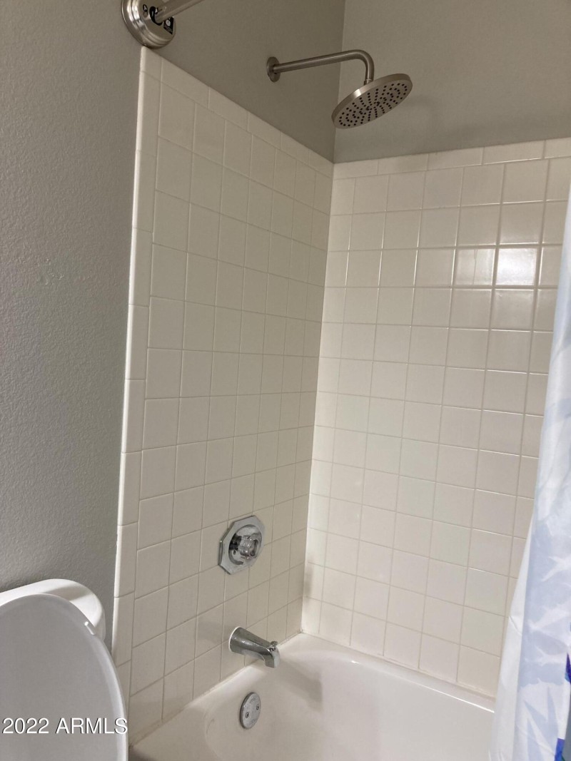 look at that shower head