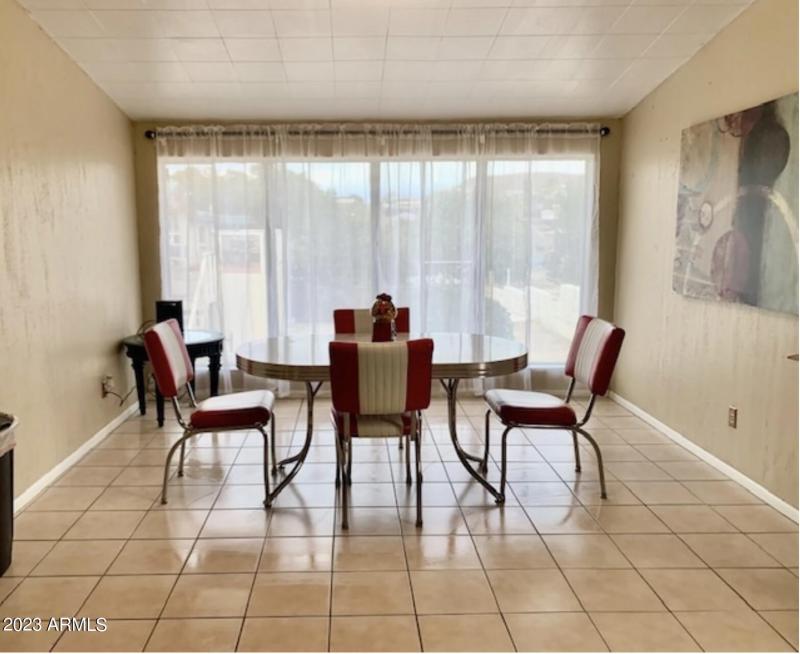 877 E Sycamore Unit A