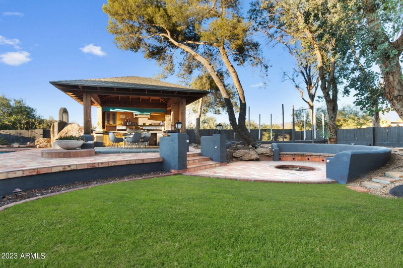 Outdoor Kitchen
