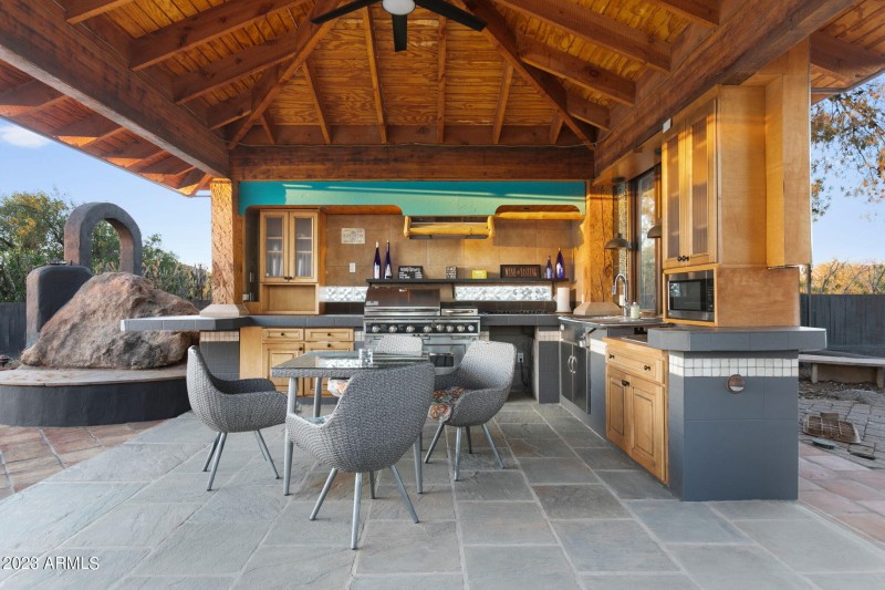 Outdoor Kitchen