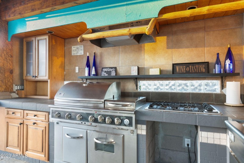 Outdoor Kitchen