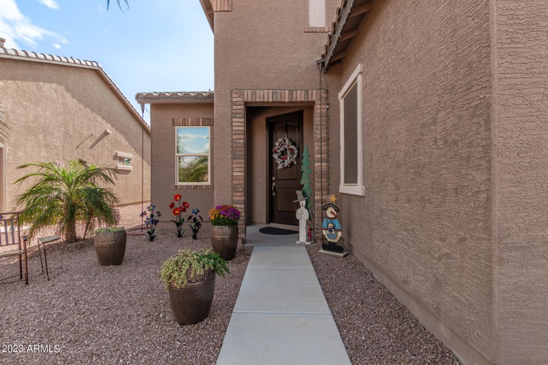 07 - Exterior entryway