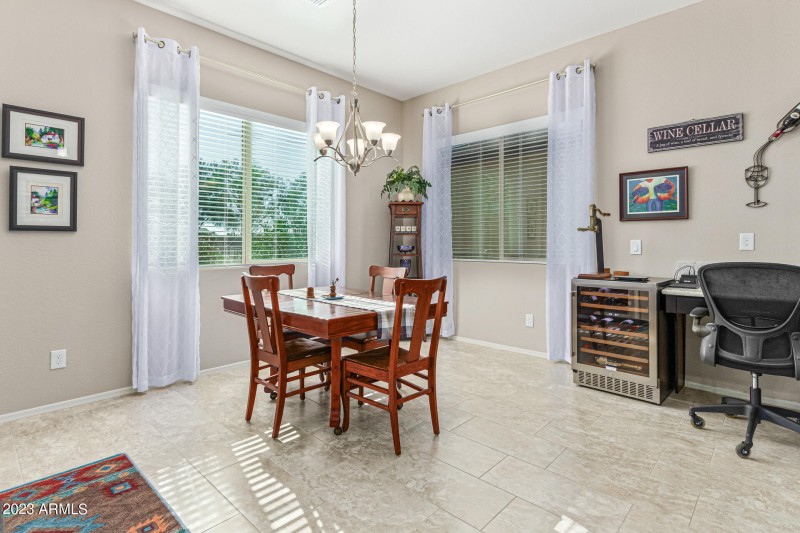 12 - Dining area