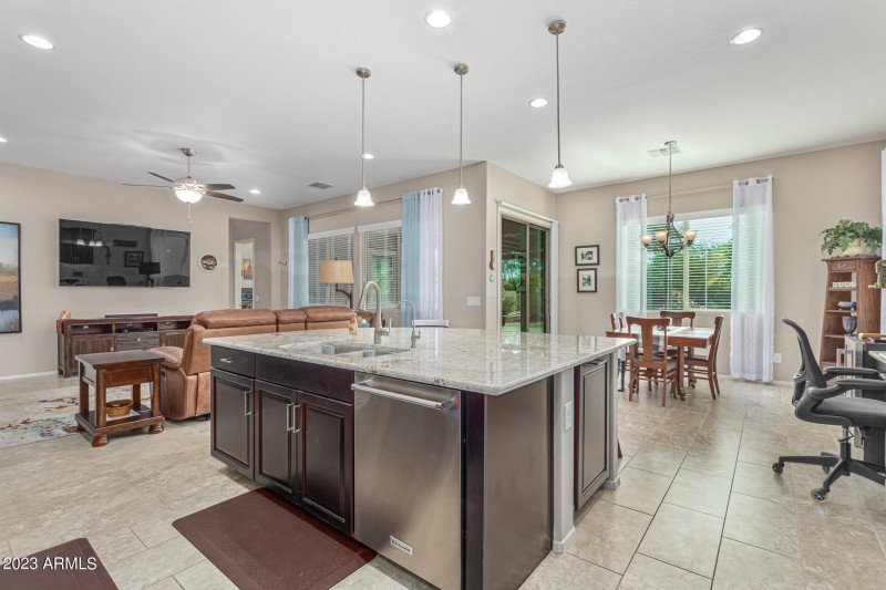 15 - Kitchen