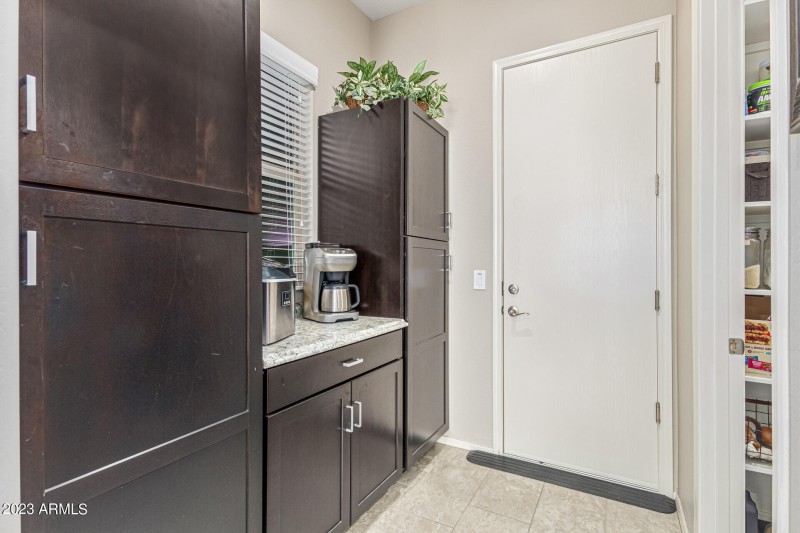 18 - Butlers Pantry