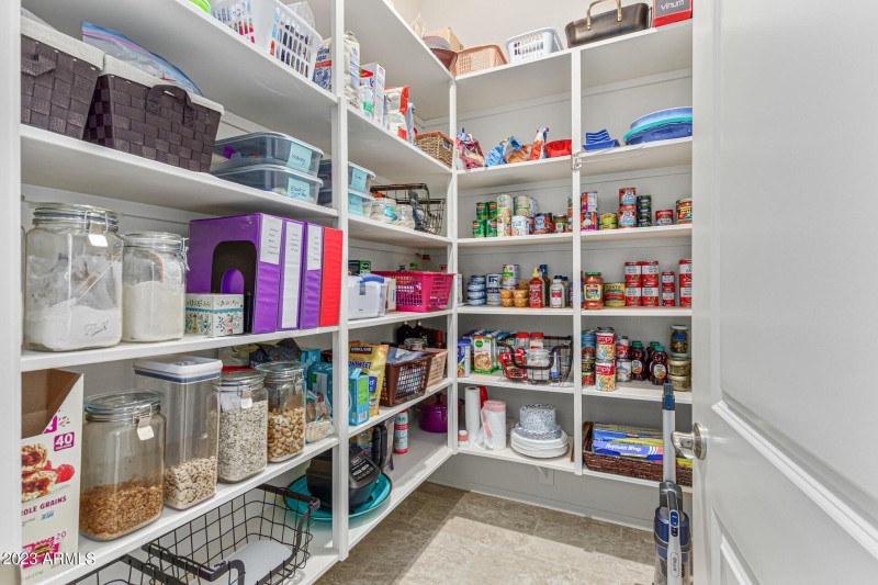 19 - Walk in pantry