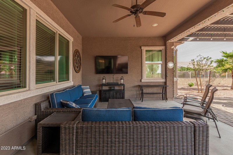 36 - Covered patio