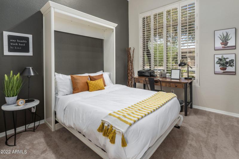 Guest 3 with Murphy Bed & Desk