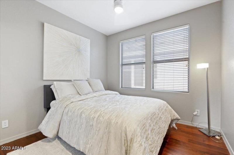 2nd Bedroom with Queen Bed