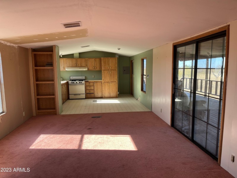 Living and Kitchen BQ9J95DD