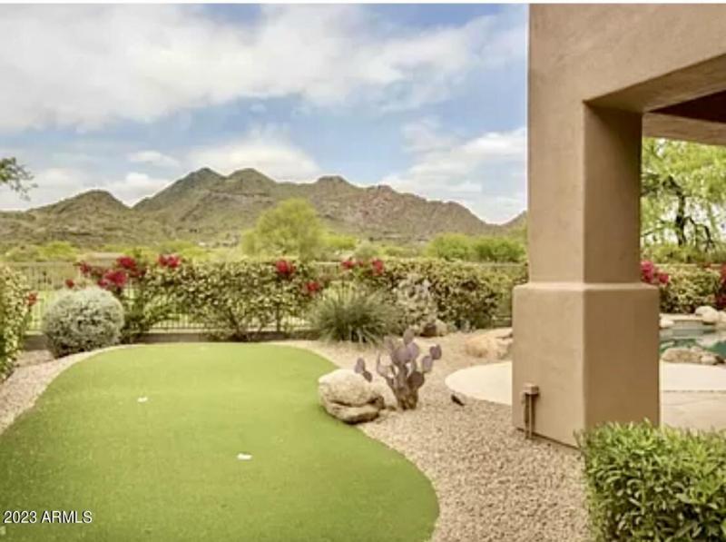 Putting green with VIEWS