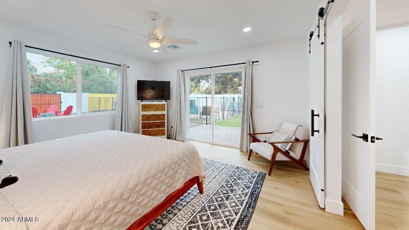 5215-E-Cambridge-Ave-Bedroom(3)