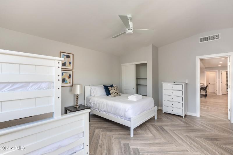 Bedroom-With-Bed-and-Bunkbed