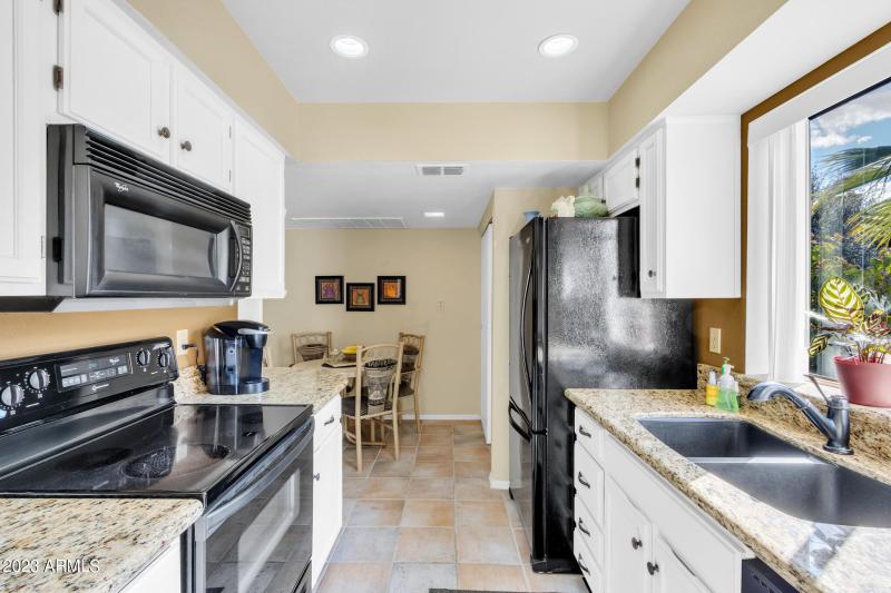 9430 E Mission Ln-11