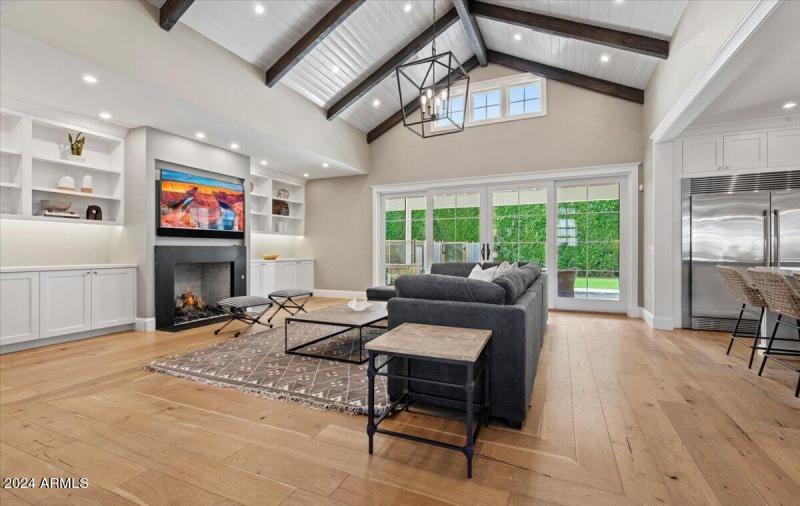 09-4549 E. Calle Tuberia 03