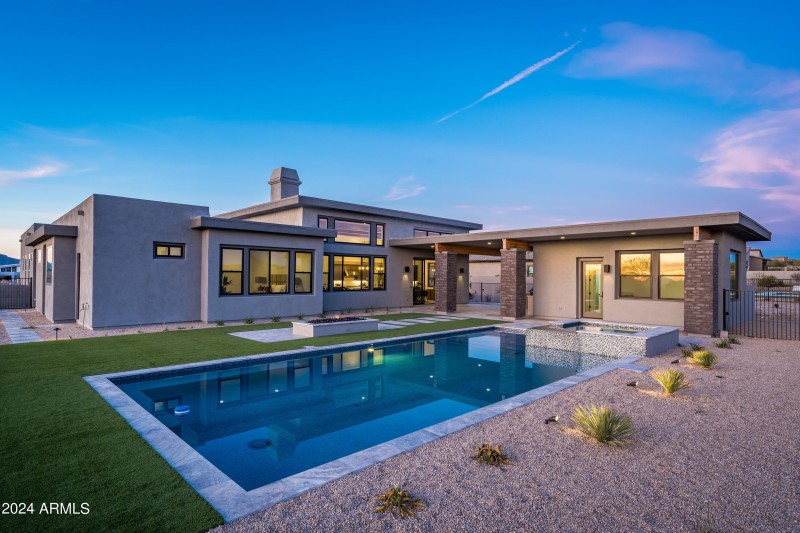 002_Indoor Outdoor Living