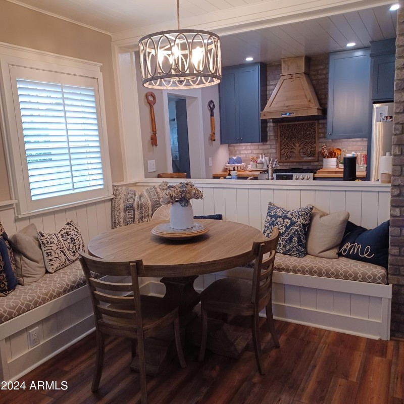 Dining banquette seating with storage be