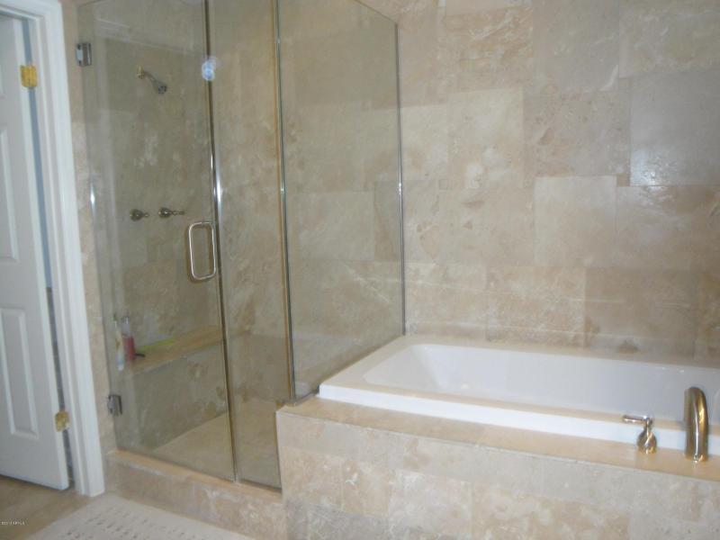 SEPARATE TUB/SHOWER -
