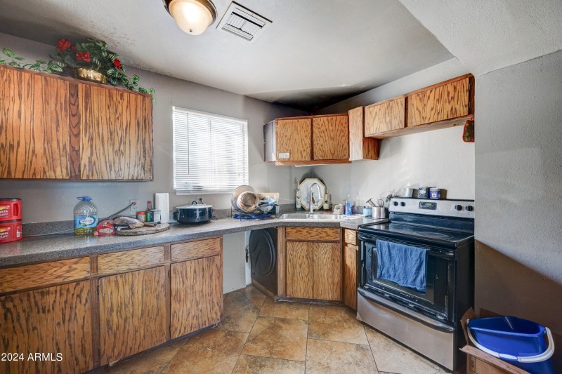 7848 S 139th-10