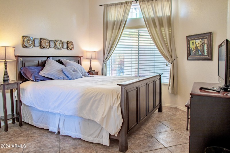 1136 East Hiddenview Dr-12