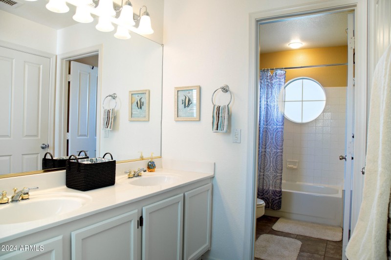 1136 East Hiddenview Dr-20