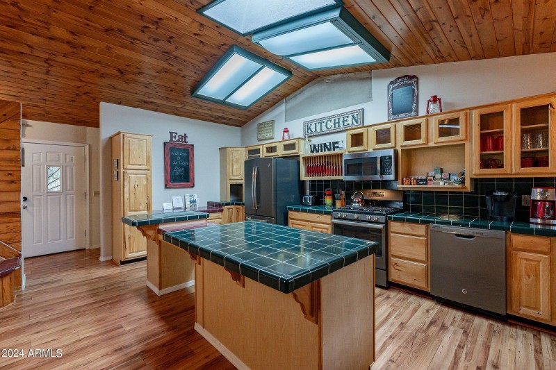 25-web-or-mls-Holly-HD-17