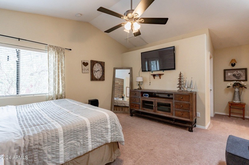 31-web-or-mls-Holly-HD-23