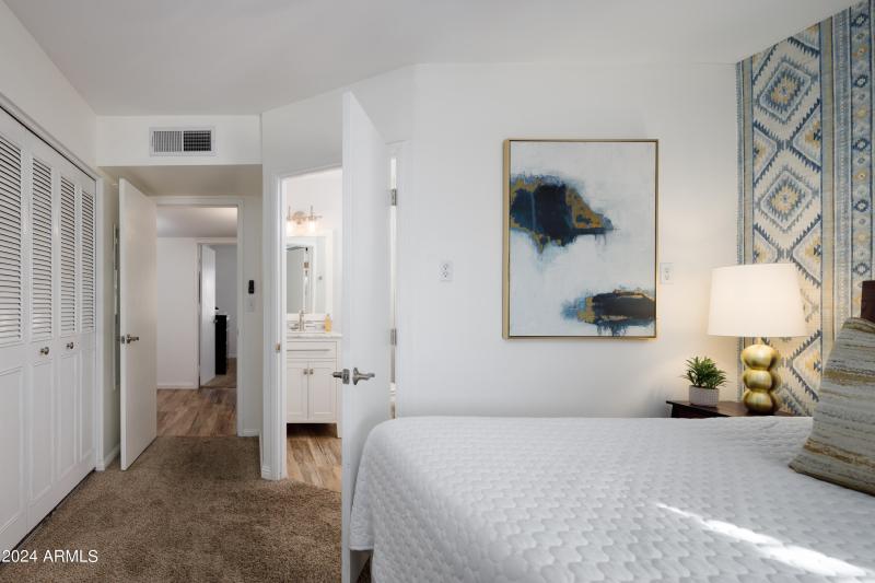 Master Bedroom w/En-Suite Bathroom