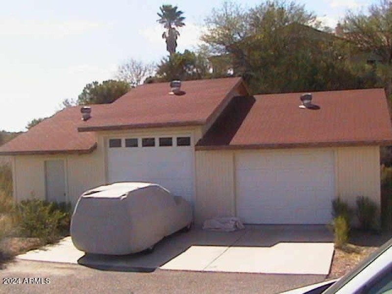 Garage/Workshop