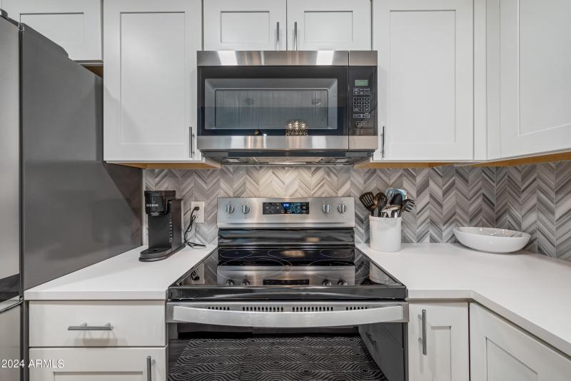 13-1717EUHD1052-ocupix 3-8