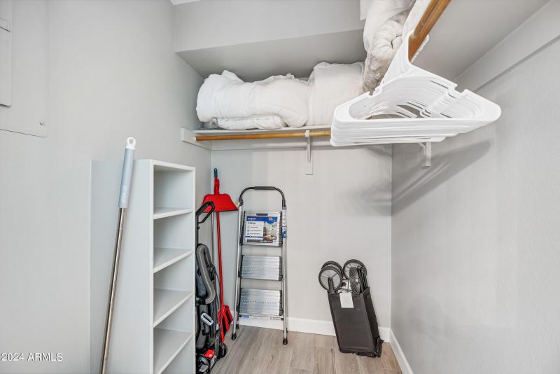 31-1717EUHD1052-ocupix 3-8