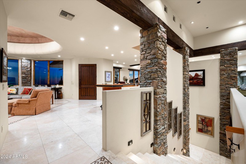 easy stairs from lower level