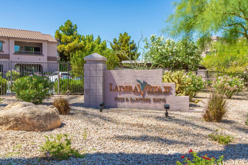 0034-34 - Raintree - Ladera Vista II Con