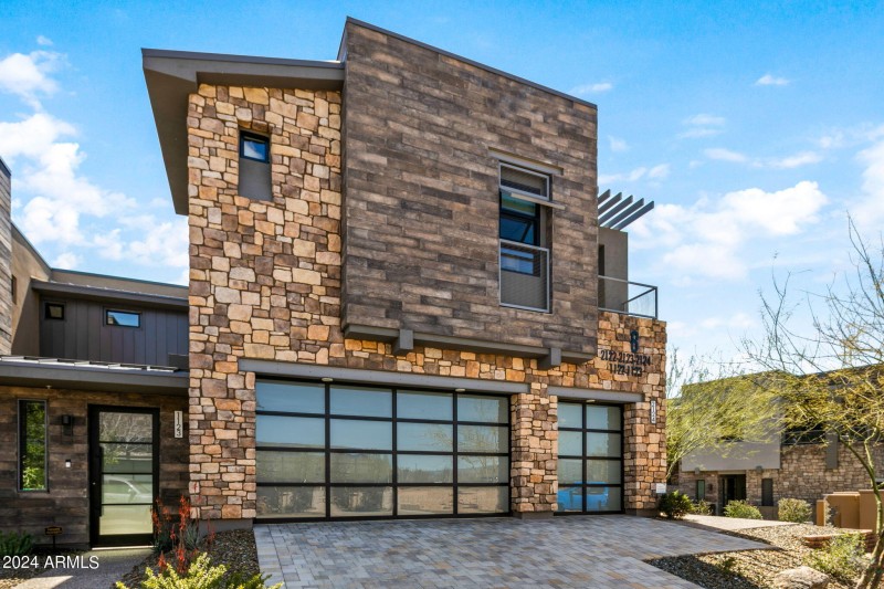 2-web-or-mls-Frong Of Home